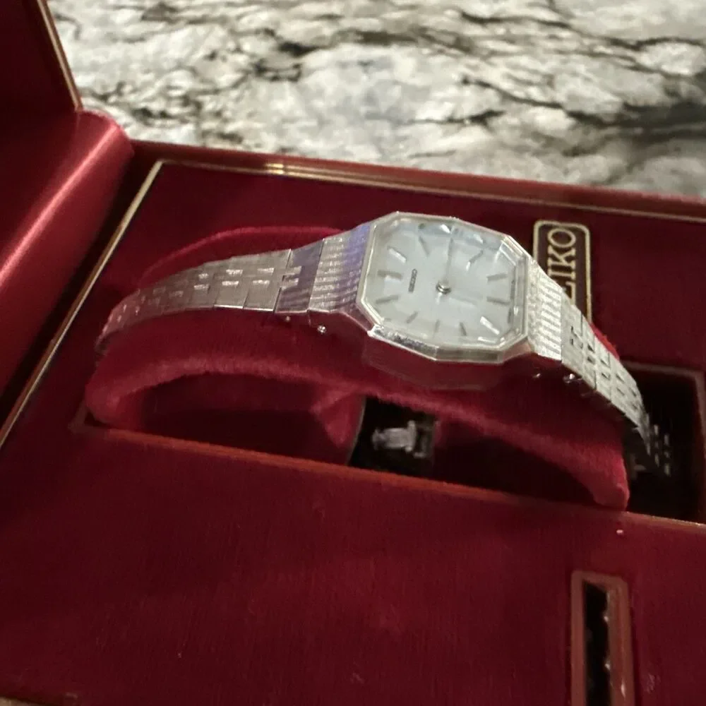 VTG Seiko Wind-Up Watch 11-4899 Blue Dial Silver Tone Band W/Original Box-Runs!